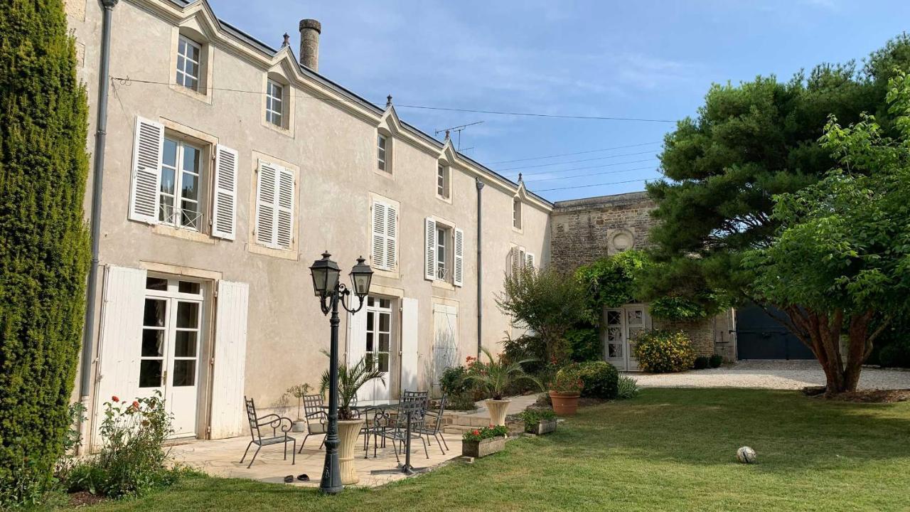 Mazette! Le Chateau Ниор Екстериор снимка