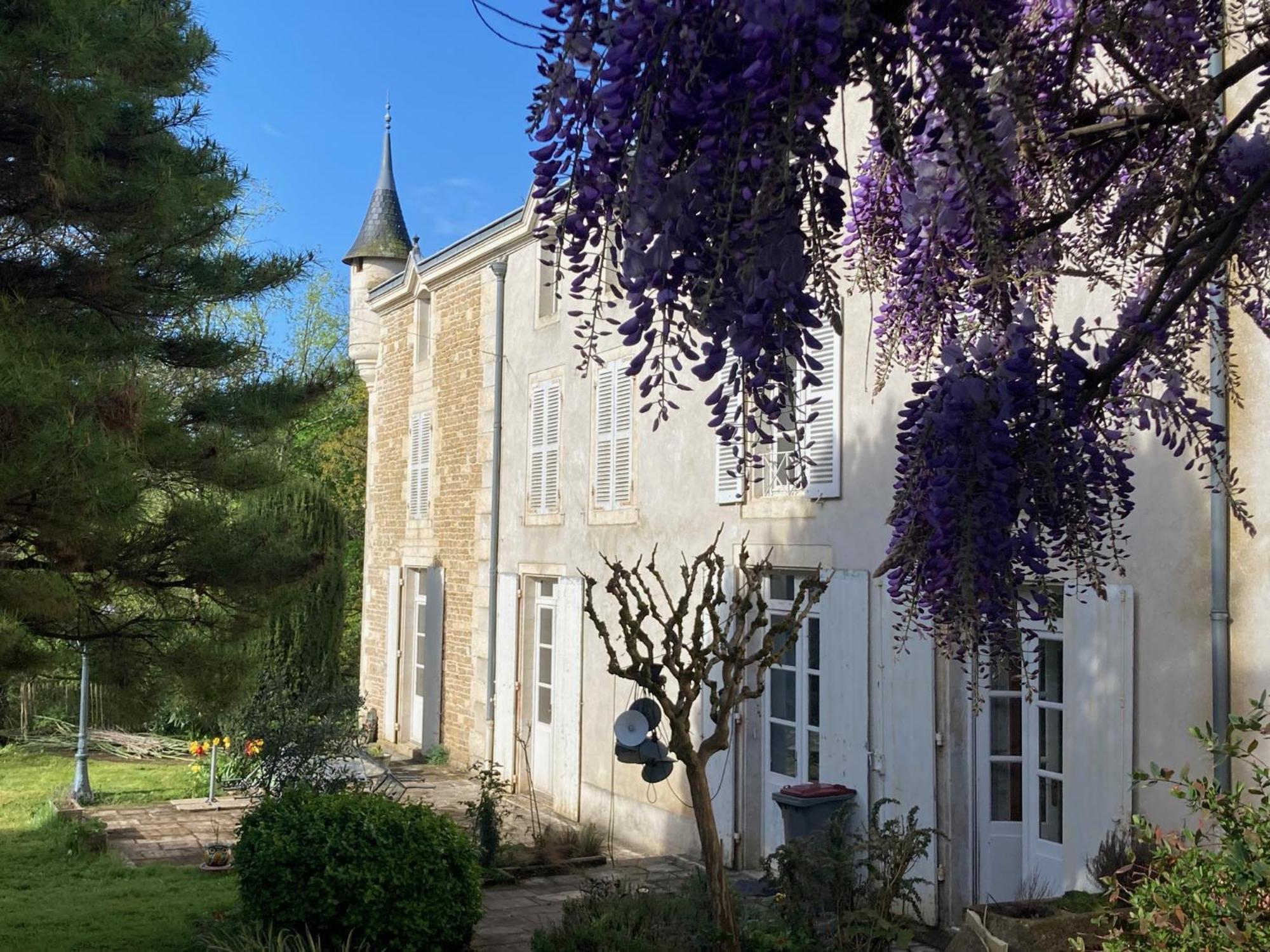 Mazette! Le Chateau Ниор Екстериор снимка